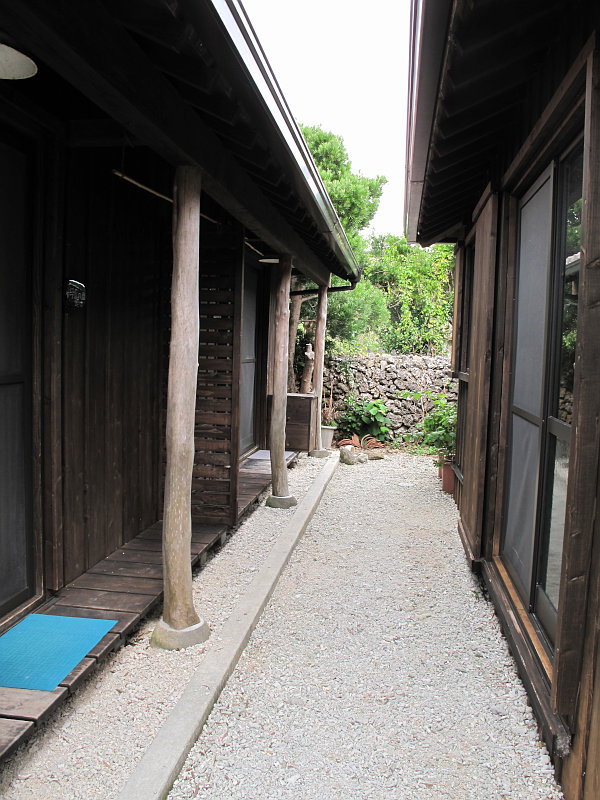 みーふぁいゆ　石垣島・竹富島　　　ゲストハウスたけとみ＆そば処竹の子_b0122979_13221491.jpg