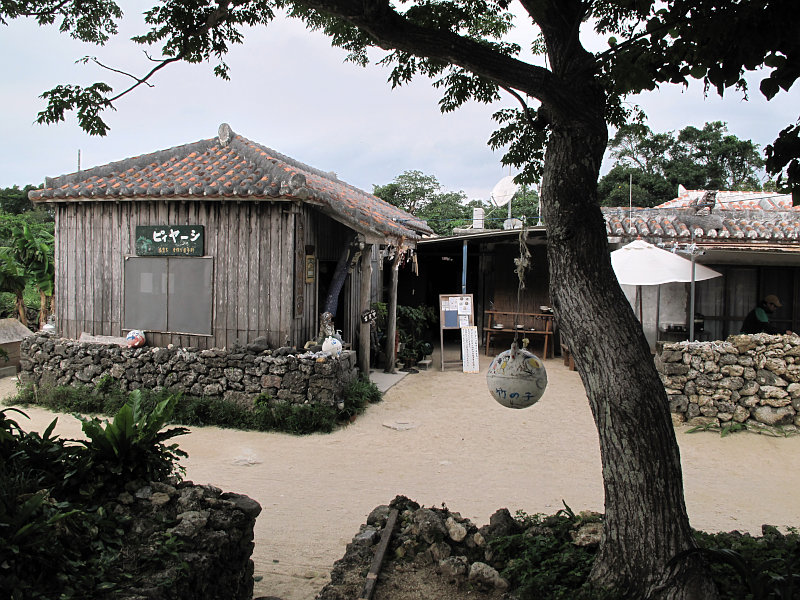 みーふぁいゆ　石垣島・竹富島　　　ゲストハウスたけとみ＆そば処竹の子_b0122979_13291435.jpg