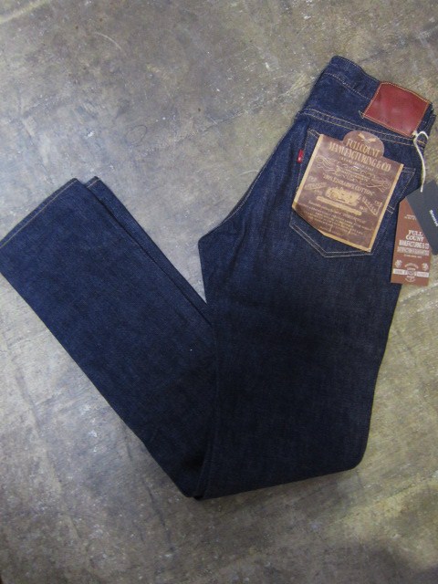 FULL COUNT ・・・ TAPE RED MIDDLE STRAIGHT etc... 本物デニム入荷★_d0152280_2029084.jpg