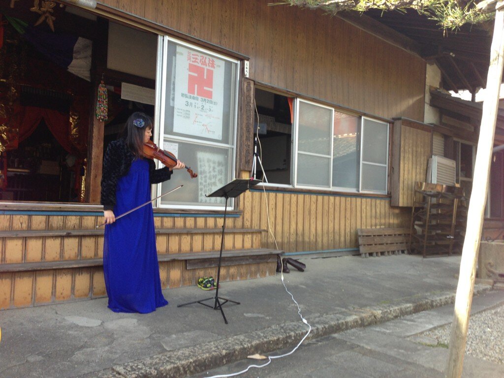 『猫の額でご縁市』にて演奏させて頂きました♪_f0109257_183434100.jpg
