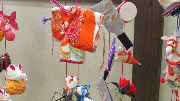 130304 つるし雛、子供の成育をさまざまな形にして祝い、祈る・・・・_d0288367_16353180.jpg