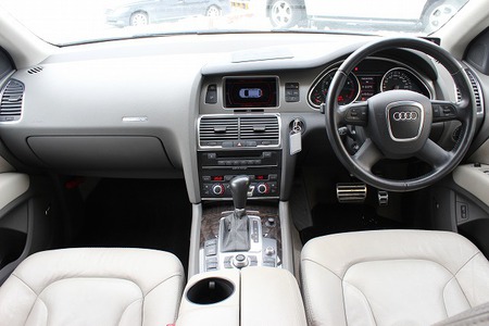 輸入車 アウディ Q7新在です~ランクルトミー札幌_b0127002_22465998.jpg