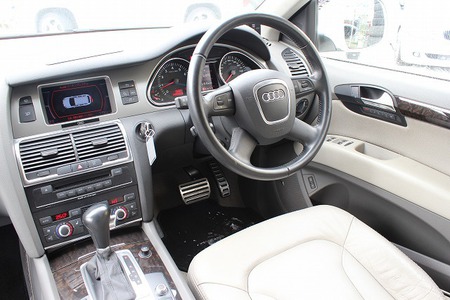 輸入車 アウディ Q7新在です~ランクルトミー札幌_b0127002_2247653.jpg