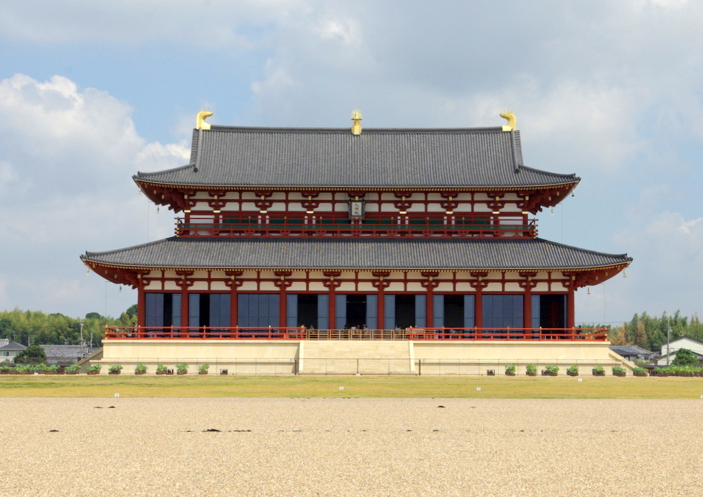 平城京跡 第一次大極殿（復元）_c0195327_1041429.jpg