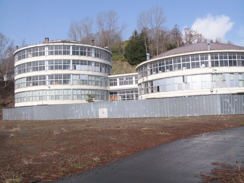 旧 石山中学校の円形校舎 ときどきの記 From 小樽
