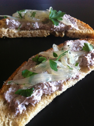 オリーブペーストと白魚のブルスケッタ Olive Kitchen オリーブペーストと白魚のブルスケッタ Olive Kitchen