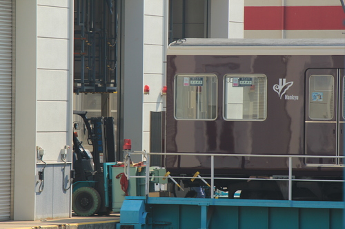 阪急７０２０Ｆ　リニューアル工事　アルナ車両入場_d0202264_13133174.jpg