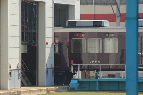 阪急７０２０Ｆ　リニューアル工事　アルナ車両入場_d0202264_13142314.jpg