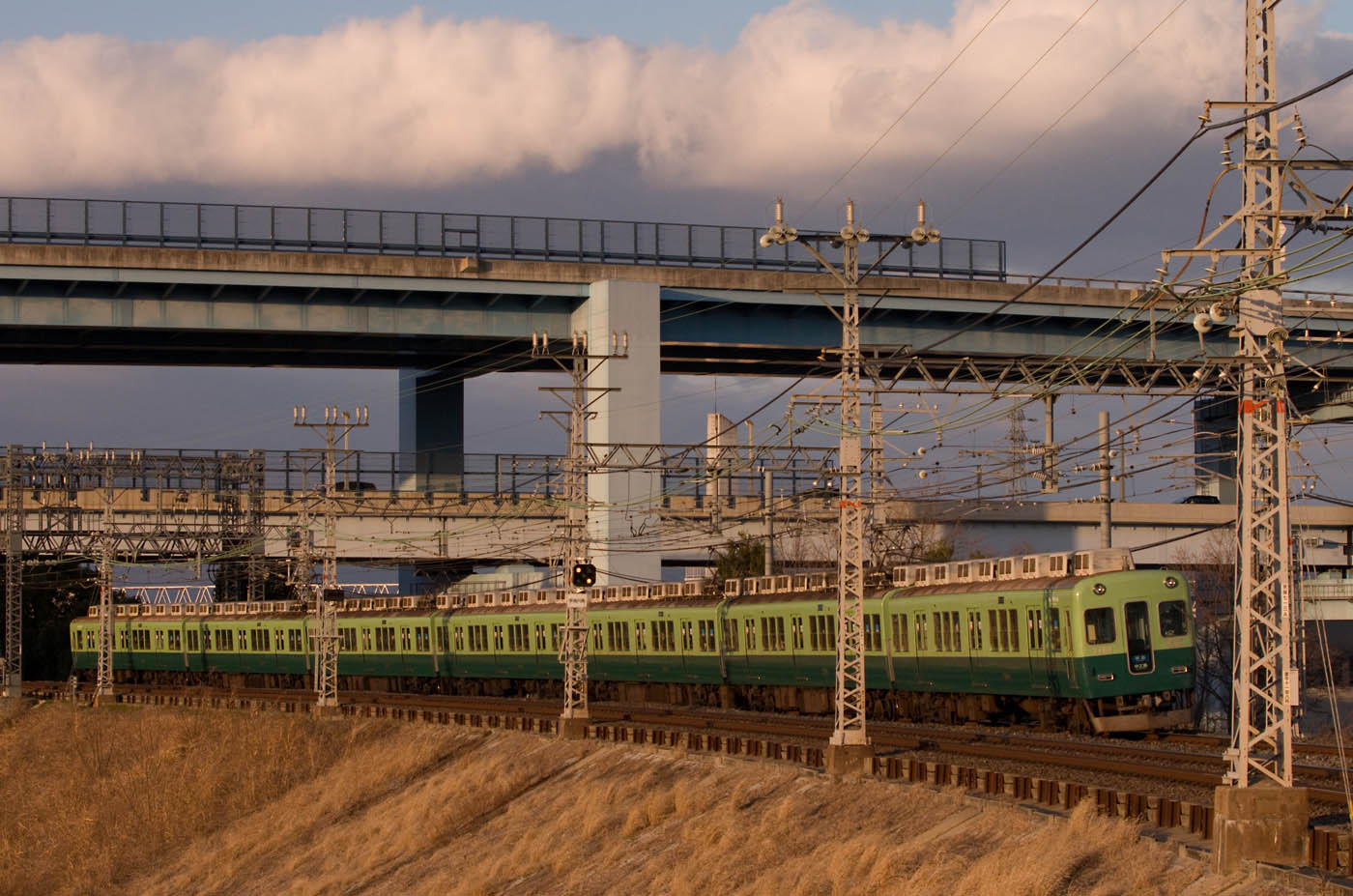 更新が滞っております(3/3の京阪旧3000系)_e0070773_1171677.jpg