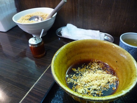 なぜ、そばにラー油を入れるのか?_a0075387_1615061.jpg