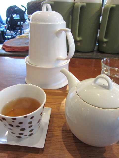 【茶倉SAKURAで湯豆腐とほうじ茶パフェ】_c0042960_2273397.jpg