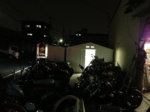 やっとこさ電気つきました!_a0164918_19521796.jpg