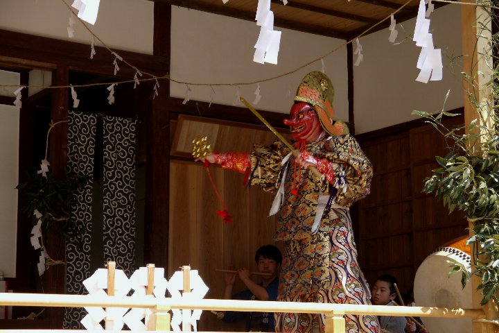 神明社の春祭り（その２）_a0268412_2246080.jpg