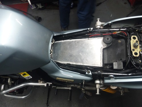 ZRX1100ガソリンタンク・・・燃料増槽で航続距離を伸ばすべし ZRX1100ガソリンタンク・・・燃料増槽で航続距離を伸ばすべし
