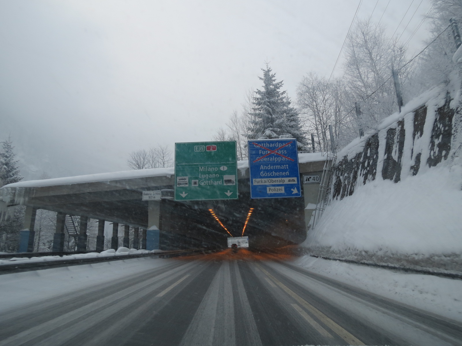 ＳＫＹ１３０３２１　イタリアに抜ける道は、冬季閉鎖でありスキーの滑走の場となっている_d0288367_16561973.jpg