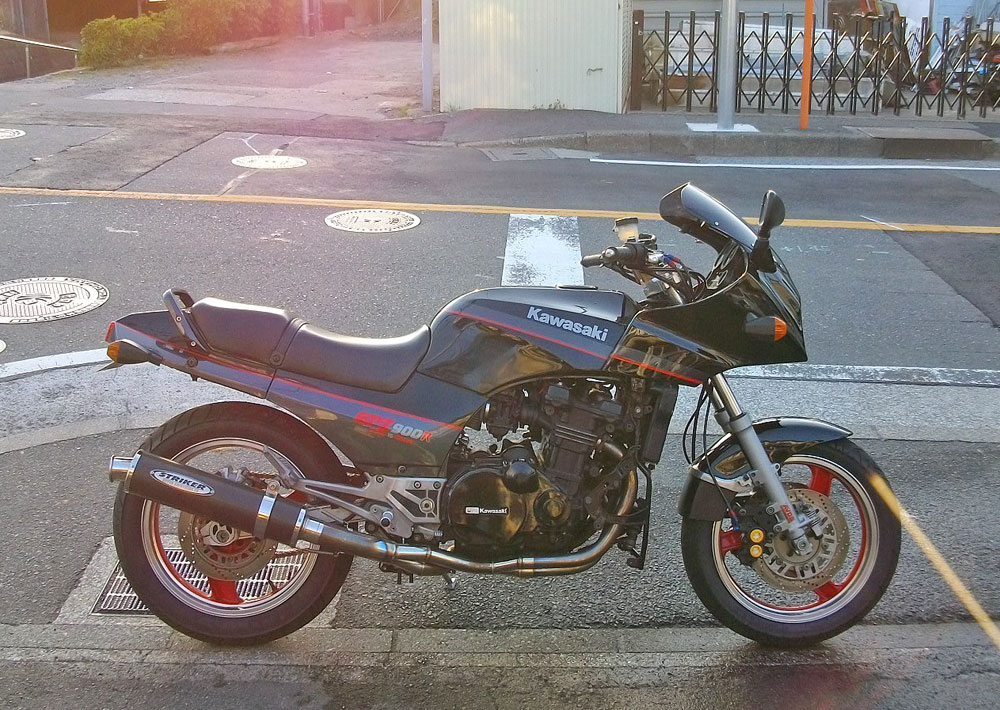 H島クン号 GPZ900Rニンジャ アッパーカウル＆ステップ交換♪ : フロントロウのGPZ900Rニンジャ旋回性向上計画！