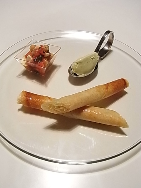 ずわい蟹のパートブリック包み焼き_b0145846_18573511.jpg