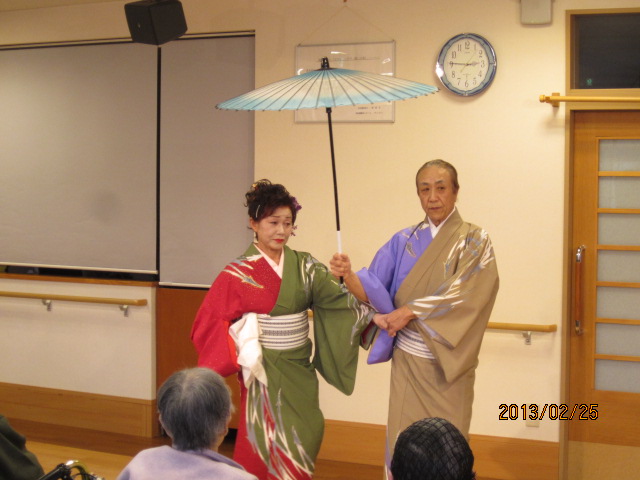 日本舞踊のボランティアが来苑されました。_e0191174_17193677.jpg