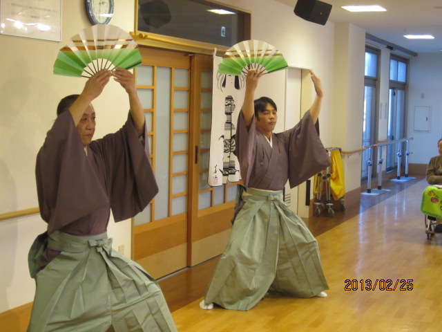 日本舞踊のボランティアが来苑されました。_e0191174_1719845.jpg