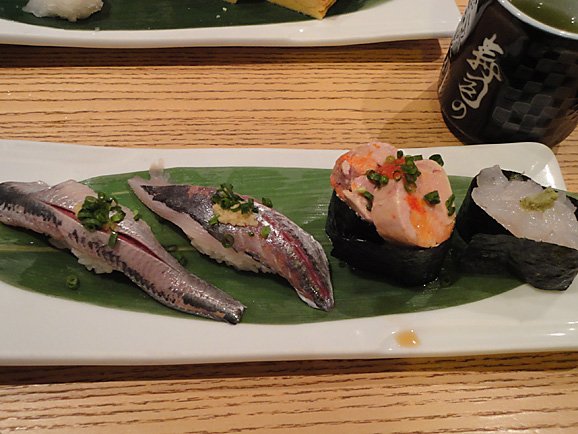 並んで食べました。「美登利寿司」!_e0230011_1822596.jpg