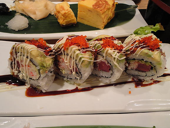 並んで食べました。「美登利寿司」!_e0230011_1834332.jpg