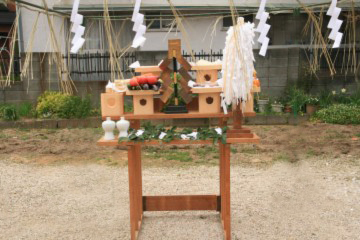 ただ今進行中/「white court house」地鎮祭_e0029115_1258623.jpg