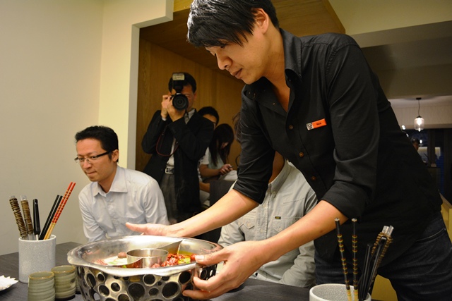食在有趣　台湾、美食めぐり①　台北編　寬巷子QUANの花芸火鍋_b0053082_7185962.jpg