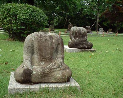 韓国に盗まれた仏像　→　「別の仏像贈る」　ヒドすぎワロタ_e0223652_1172590.jpg