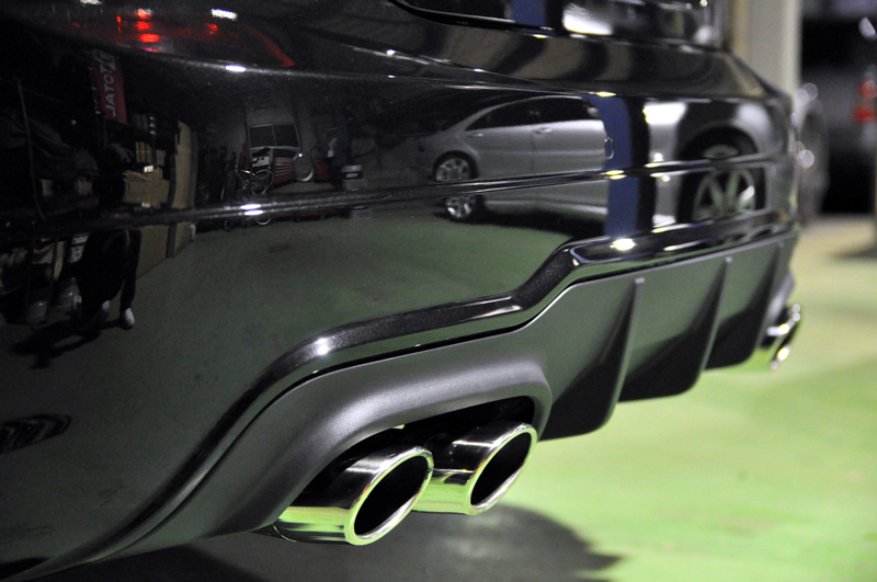 ベンツW204 C200新車VENTUNO製4本出しマフラー装着 : THREE