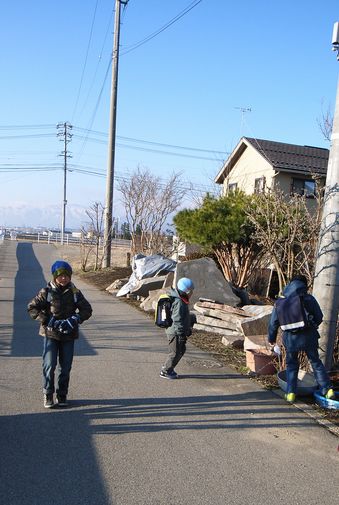 3人での最後の登校_e0086531_752887.jpg