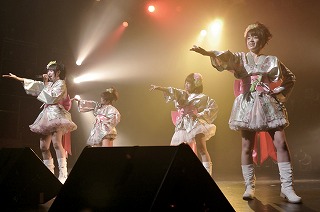 伝説のアイドル・ユニット,d-trance、1日だけの限定復活!!_e0025035_9532149.jpg
