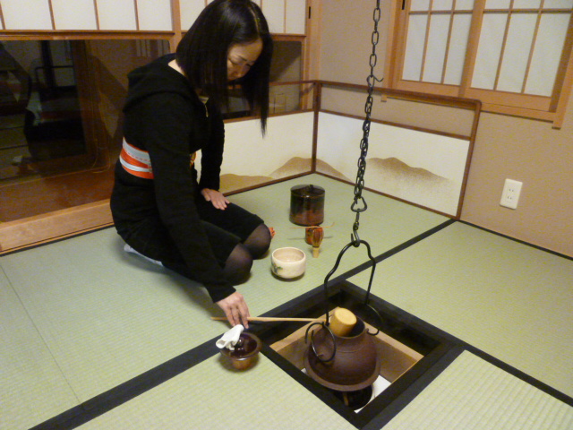お稽古風景 ２４ 釣釜 薄茶点前 朝日茶道教室