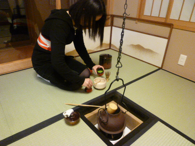 お稽古風景 ２４ 釣釜 薄茶点前 朝日茶道教室