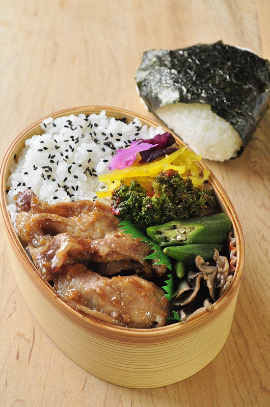 醤油糀の生姜焼き弁当_b0171098_6543114.jpg