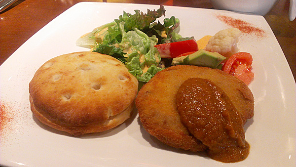 定食は色合いが似るのか_a0000006_16295923.jpg