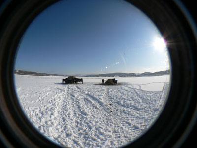 吹き溜まりの除雪と薪割りと牛のお世話。_b0156608_2161033.jpg