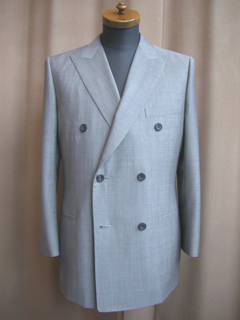 CANONICOのダブルブレストスーツ _c0168223_1673687.jpg