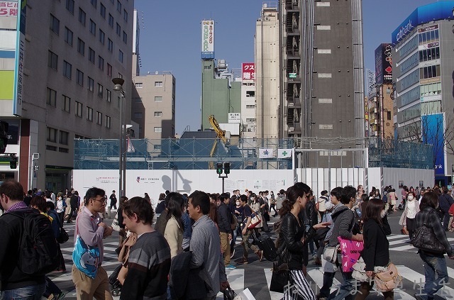 新宿駅東口・消えたみずほ銀行ビル_a0009142_7465430.jpg