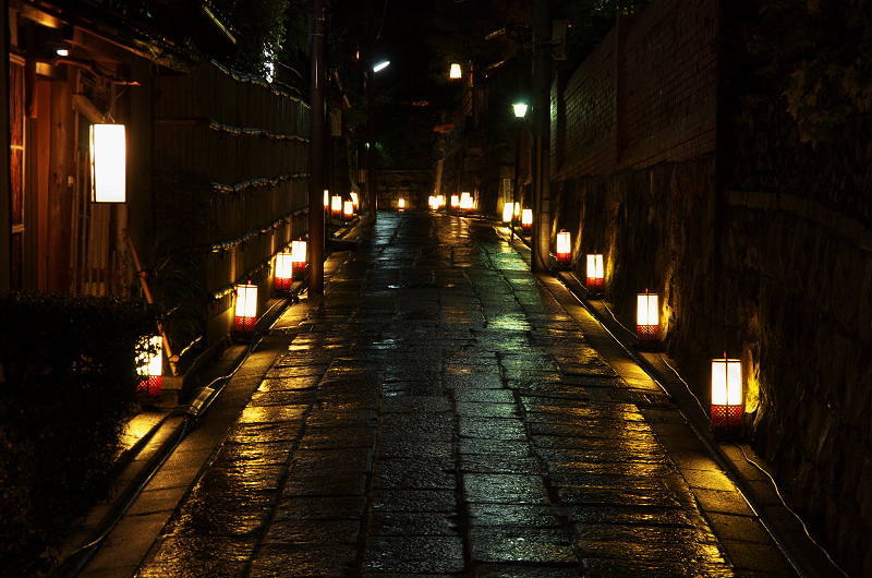 雨の花灯路（2013京都東山花灯路）_f0155048_1257818.jpg