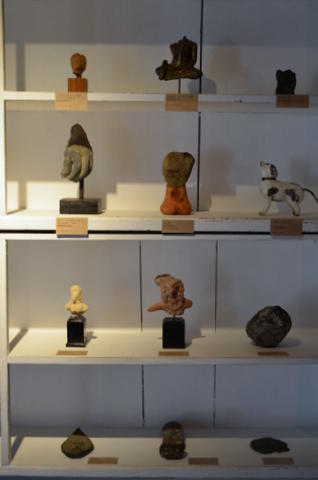 残欠展 (3/16~26) 店内の様子_d0087761_021289.jpg