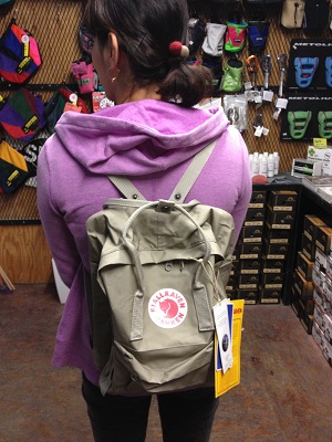 FJALLRAVEN BAG_d0246875_1414927.jpg