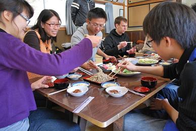 留学生が角田にホームステイ(その2)_d0247345_1617182.jpg