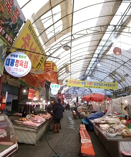 ◆韓国ローカル旅◆　ディープすぎる「永登浦中央市場」_e0043700_22274161.jpg