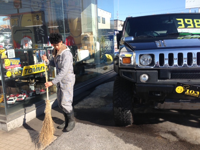トミーモータース 掃き掃除 歩道工事_b0127002_16572627.jpg