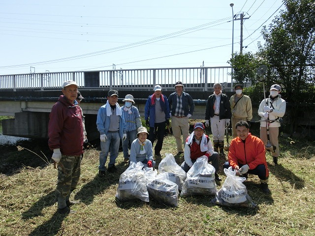 お花見ウォーク(31日)に向けた滝川・田宿川の草刈り清掃_f0141310_7374231.jpg