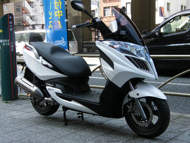 KYMCO NEWモデル　『G-DINK125i』入荷！！_d0099181_1471531.jpg