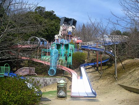 西宮 80メートルのなが いローラー滑り台 塩瀬中央公園 たんぽぽさんのお腹十二部 西宮 80メートルのなが いローラー滑り台 塩瀬中央公園 たんぽぽさんのお腹十二部