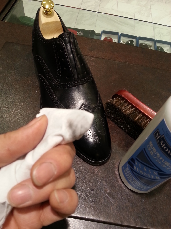 靴の汚れは丁寧に、疲労はゆっくりと取り除いてあげましょう_b0226322_16444890.jpg