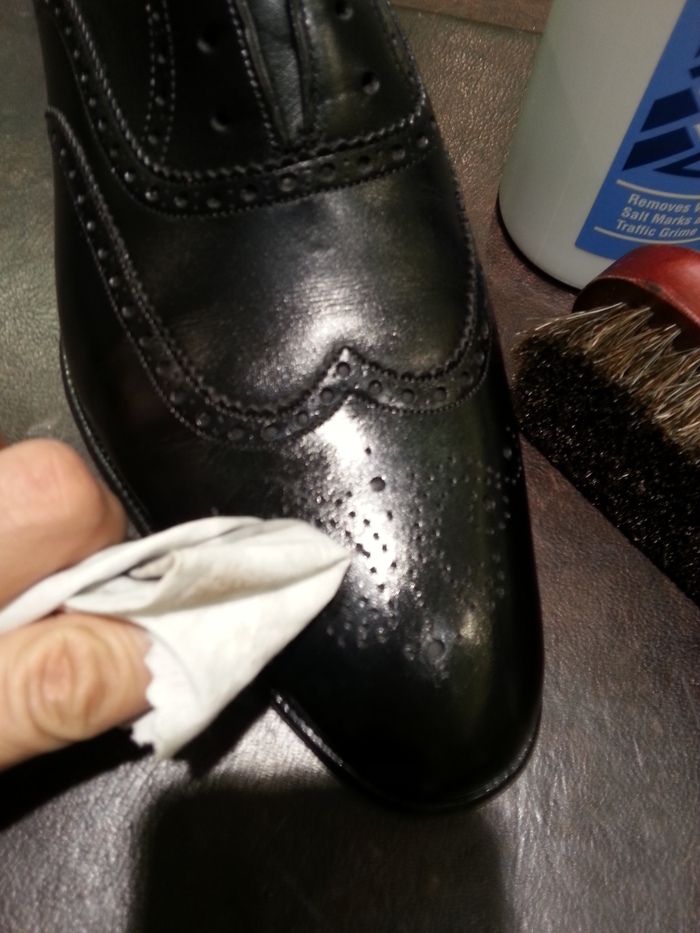 靴の汚れは丁寧に、疲労はゆっくりと取り除いてあげましょう_b0226322_16485085.jpg