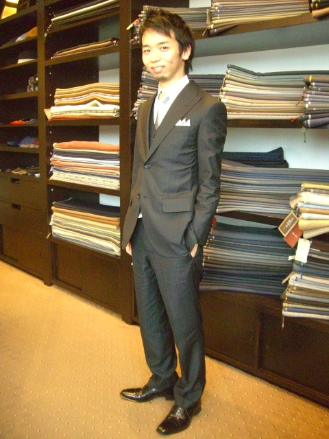 CANONICOブラックスーツ _c0168223_14195494.jpg